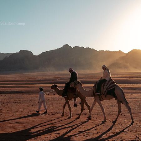 Wadi Rum Silk Road Camp ภายนอก รูปภาพ